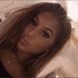 Meet your Posher, Carly